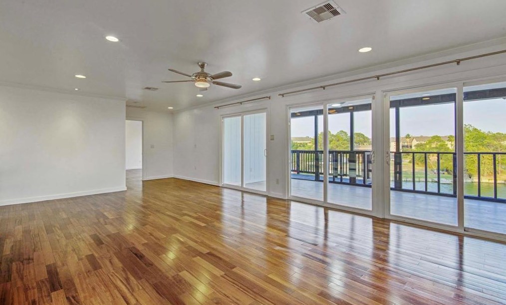 2522 Baycrest Dr, Houston TX  77058-3704 exterior