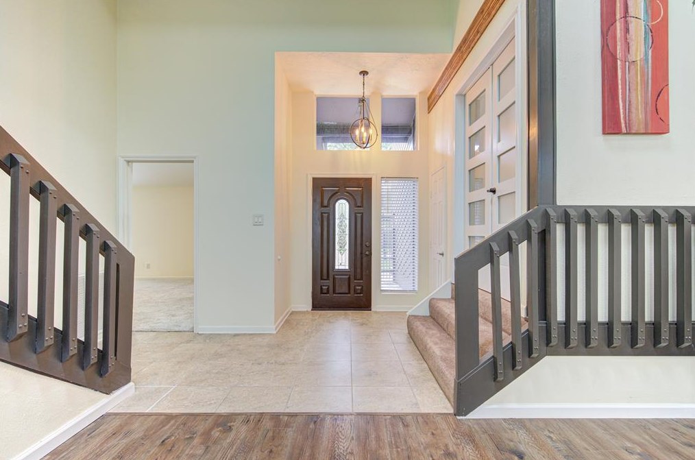 15754 Walkwood Dr, Houston TX  77079-5070 exterior