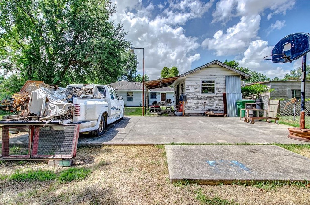 509 Robmore, Houston TX  77076-4329 exterior