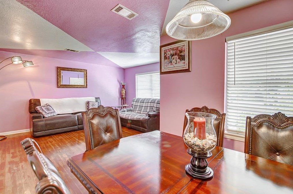 509 Robmore, Houston TX  77076-4329 exterior