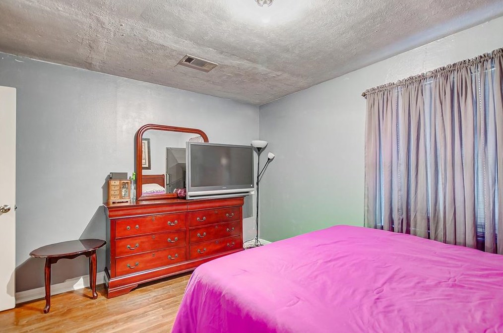 509 Robmore, Houston TX  77076-4329 exterior