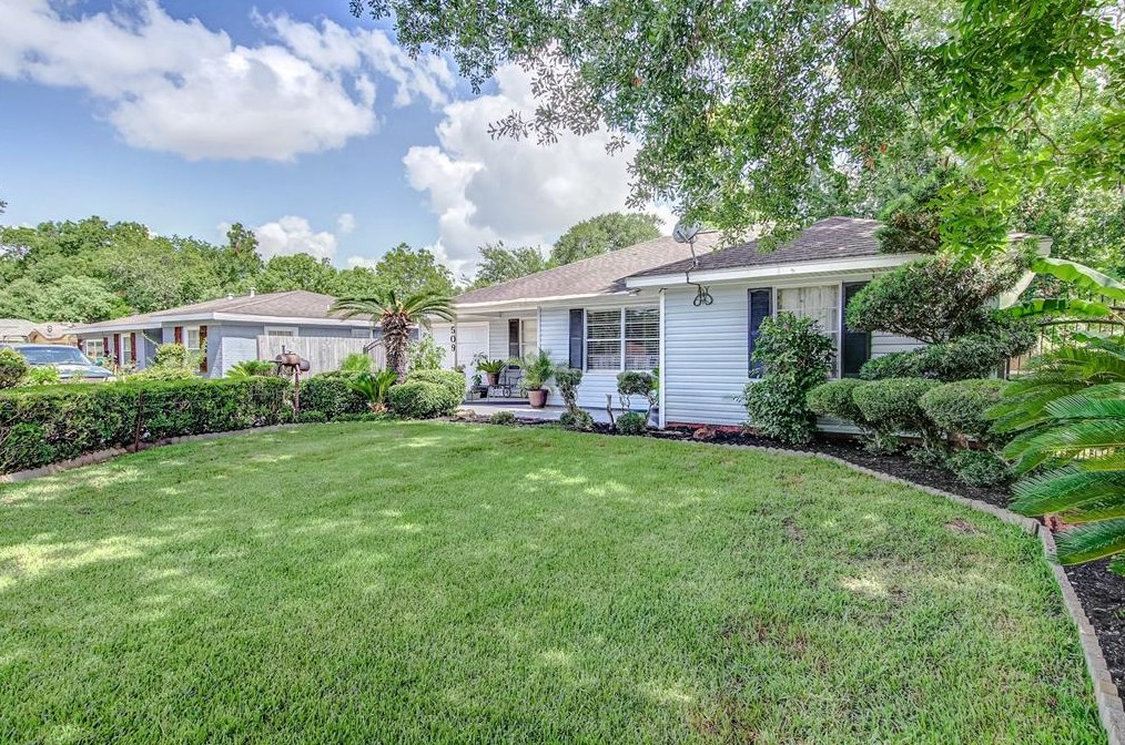 509 Robmore, Houston TX  77076-4329 exterior