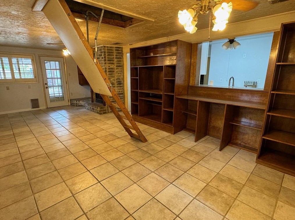 205 Rocky Crk Rd, Houston TX  exterior