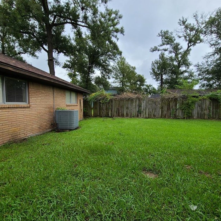 11214 Gloria Dr, Houston TX  77013-3330 exterior