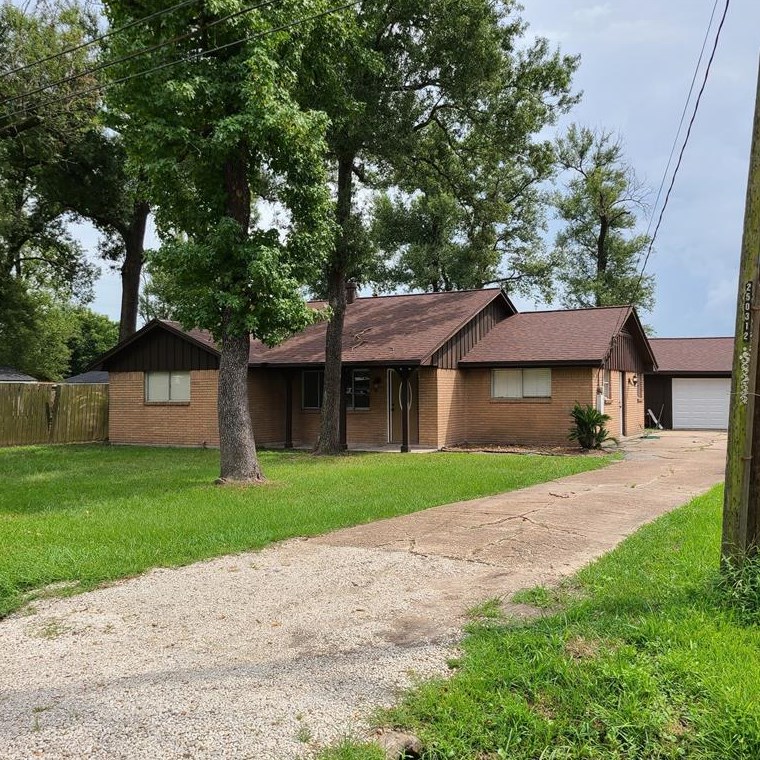 11214 Gloria Dr, Houston TX  77013-3330 exterior