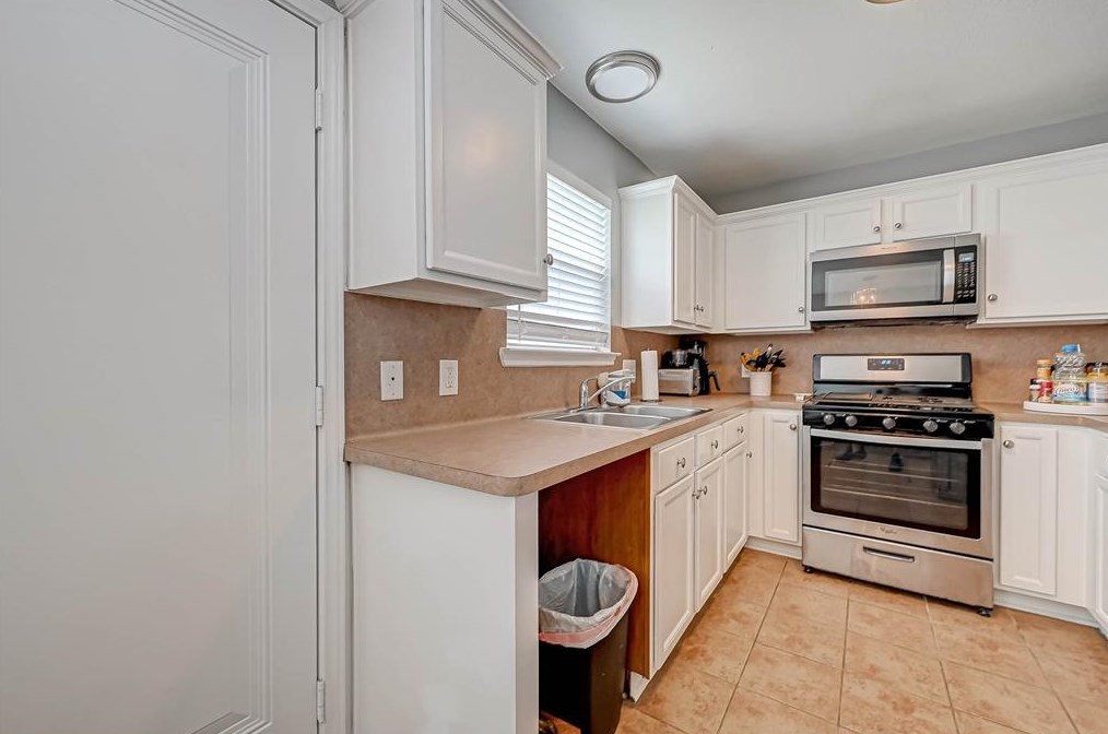 2614 Royal Blue Dr, Houston TX  77088-3341 exterior