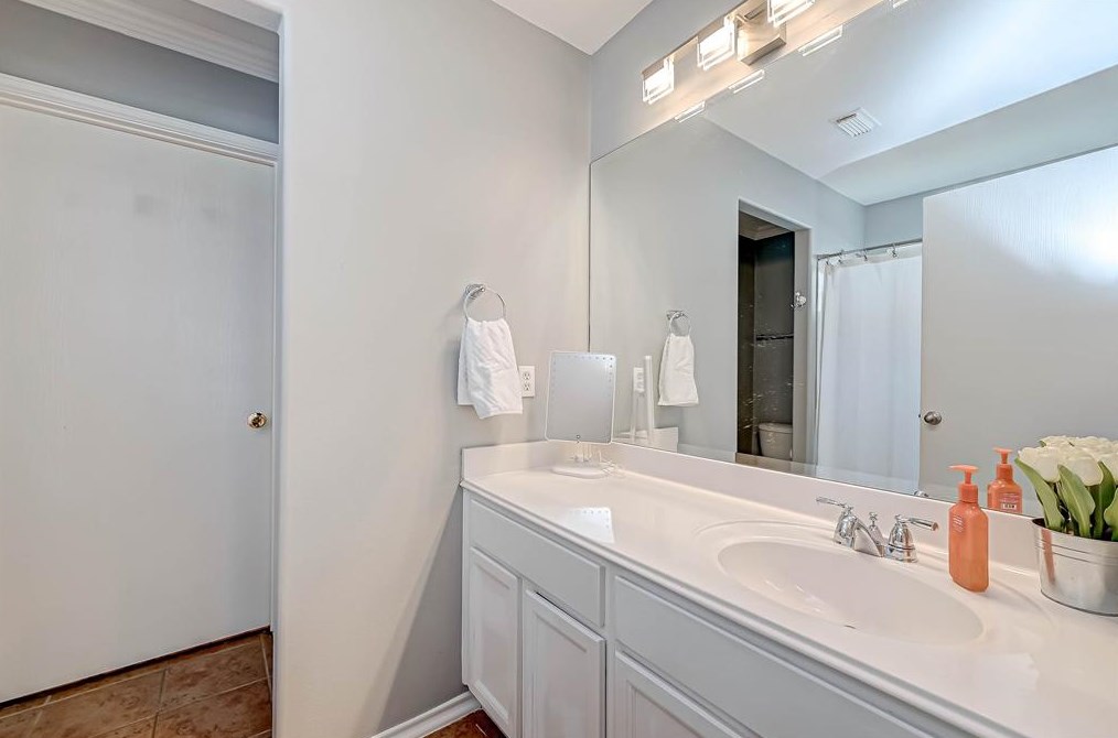 2614 Royal Blue Dr, Houston TX  77088-3341 exterior