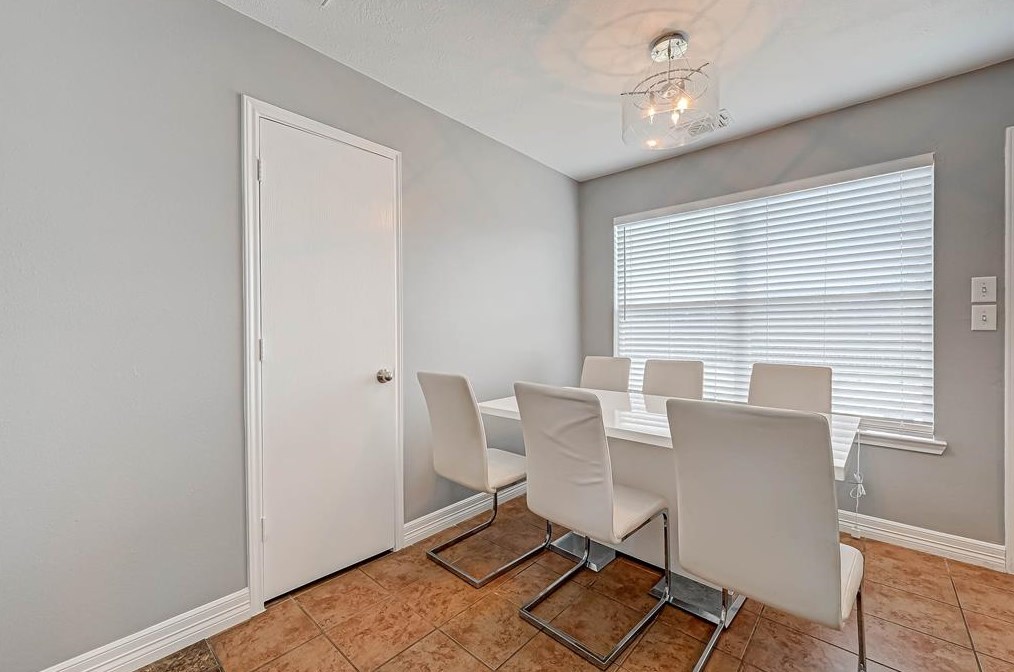 2614 Royal Blue Dr, Houston TX  77088-3341 exterior