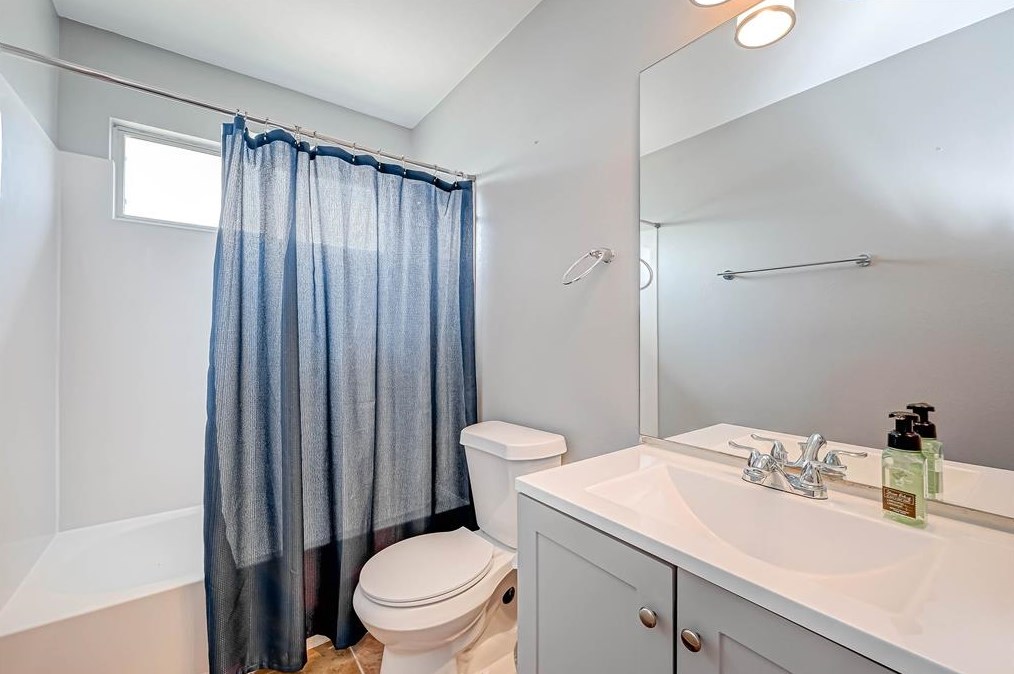 2614 Royal Blue Dr, Houston TX  77088-3341 exterior