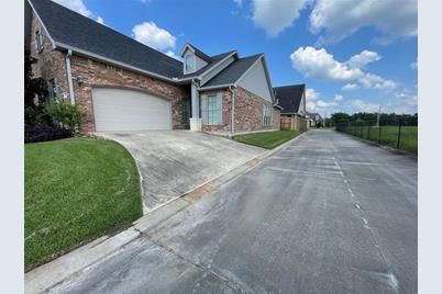 3850 Central Pointe Drive, Beaumont, TX 77706 - Photo 1