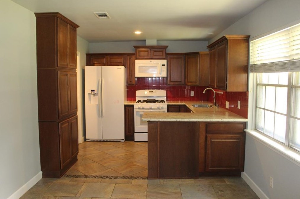 9745 Long Branch Ln, Houston TX  77055-6101 exterior