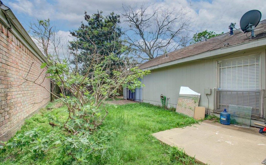 11707 Zarroll Dr, Houston TX  77099-1560 exterior