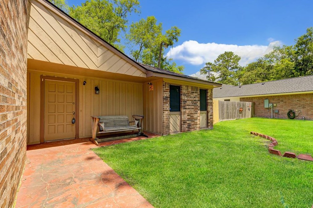 16315 Spinnaker Dr, Crosby TX  77532-5265 exterior