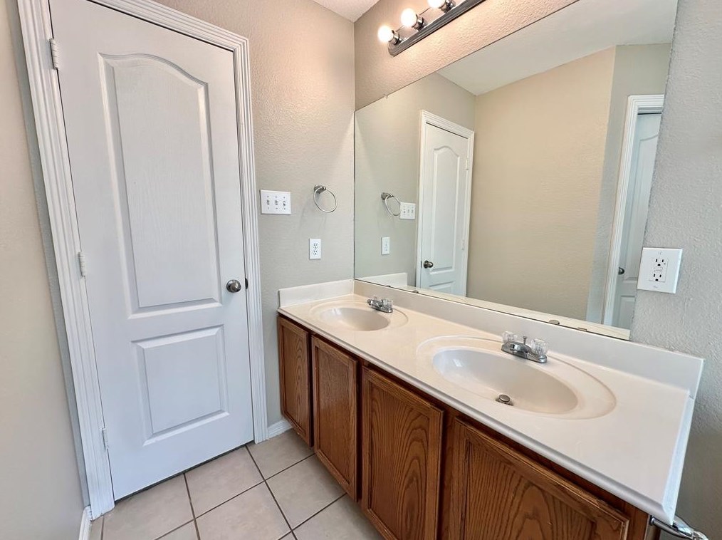 1052 Windy Grove Ln, Conroe TX  exterior
