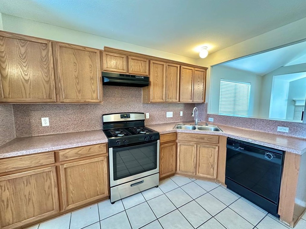 1052 Windy Grove Ln, Conroe TX  exterior