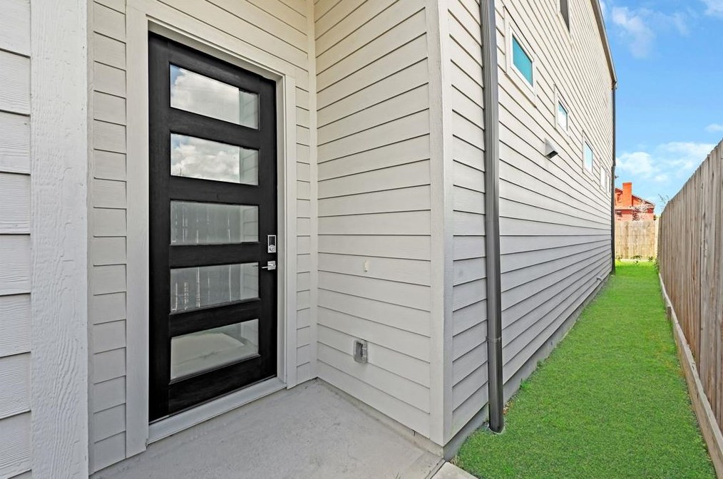 1815 Arbor St, Houston TX  77004-5623 exterior