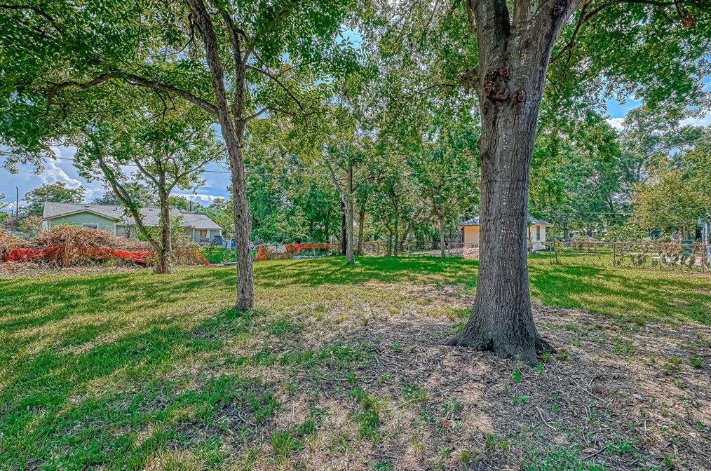 8830 Lk Frst Blvd, Houston TX  77078-3327 exterior