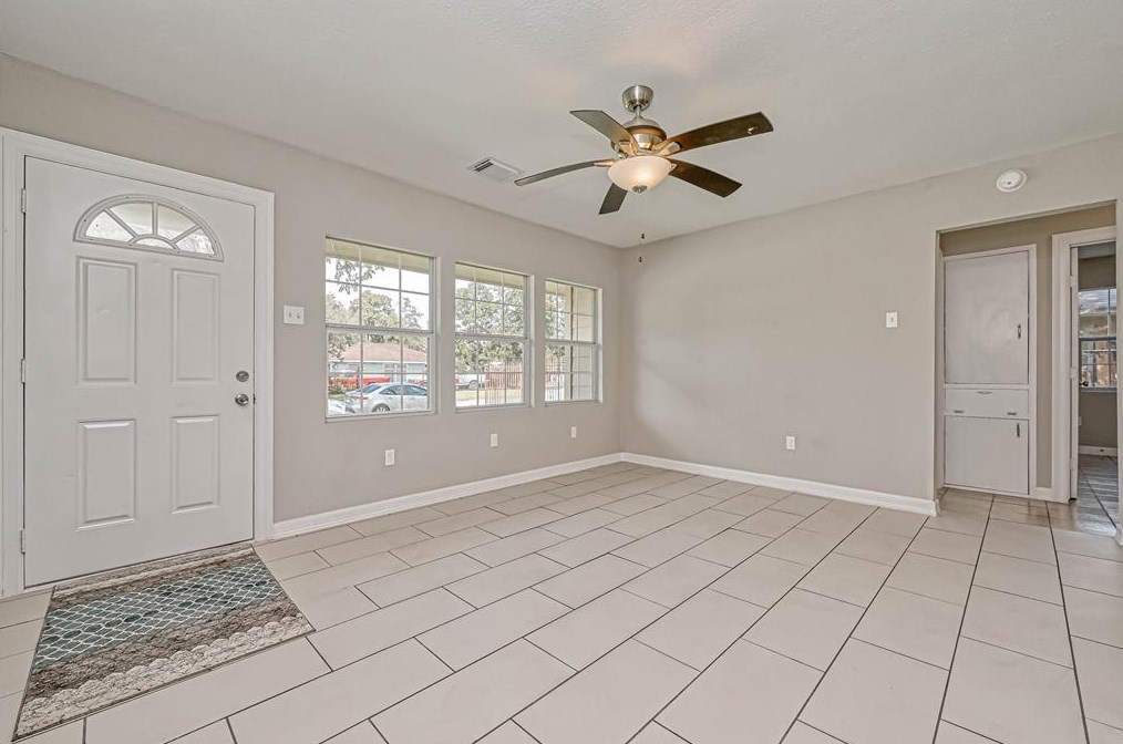 8830 Lk Frst Blvd, Houston TX  77078-3327 exterior