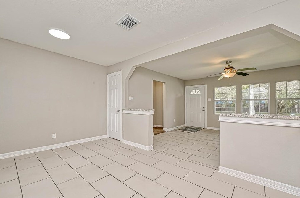 8830 Lk Frst Blvd, Houston TX  77078-3327 exterior