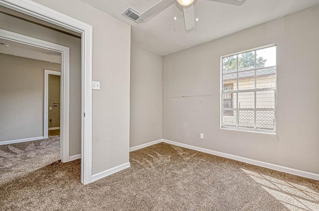 8830 Lk Frst Blvd, Houston TX  77078-3327 exterior