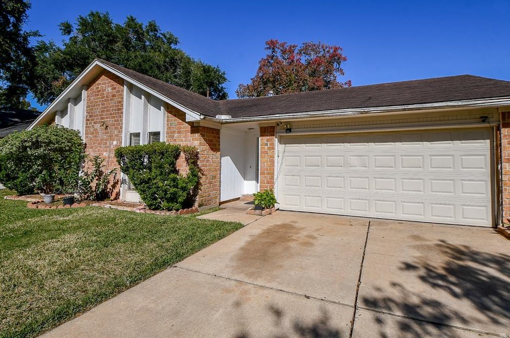 3031 Shawnee Dr, Sugar Land TX  77479-1625 exterior