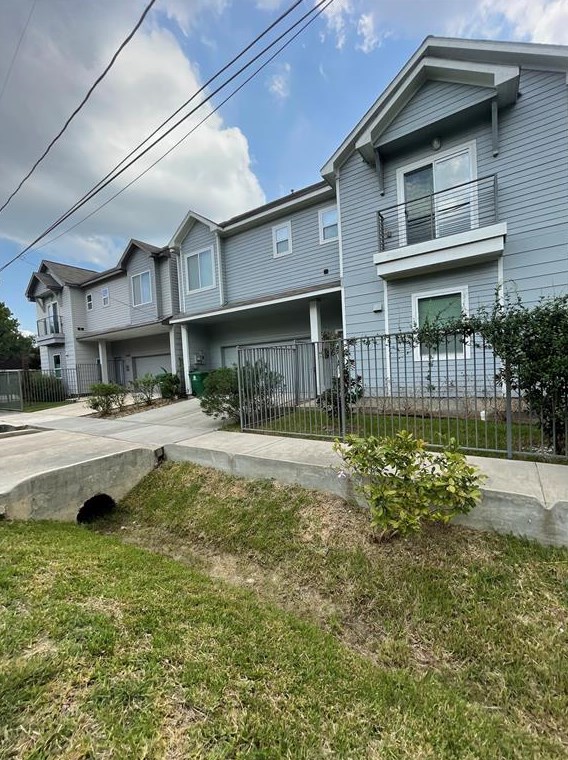 2010 Harlem St, Houston TX  77020-4502 exterior