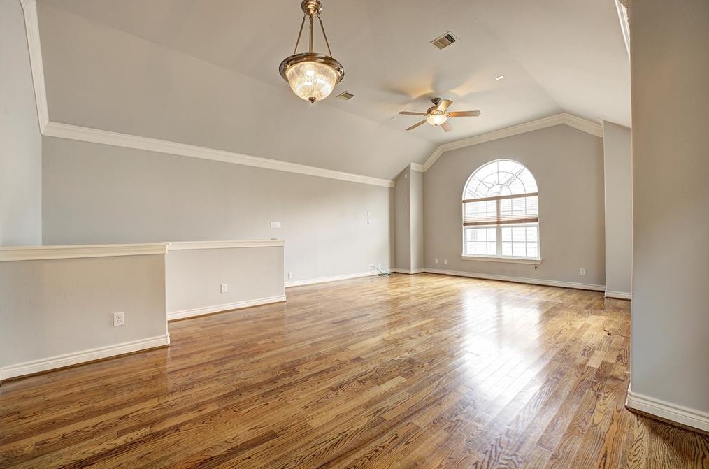 2929 Clinton Dr, Houston TX  77020-8403 exterior