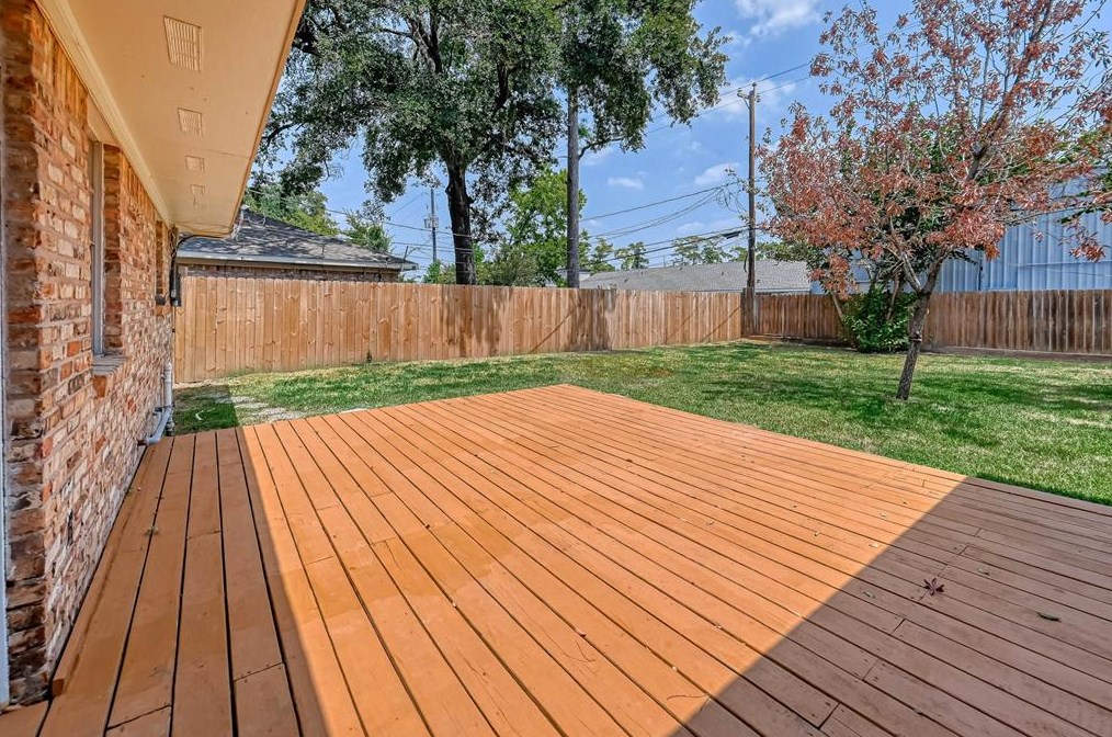 1506 Maux Dr, Houston TX 77043-3318 exterior