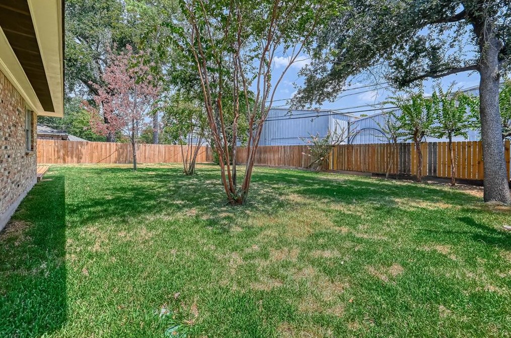 1506 Maux Dr, Houston TX 77043-3318 exterior