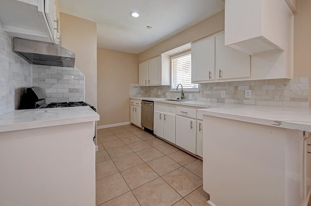 1506 Maux Dr, Houston TX 77043-3318 exterior