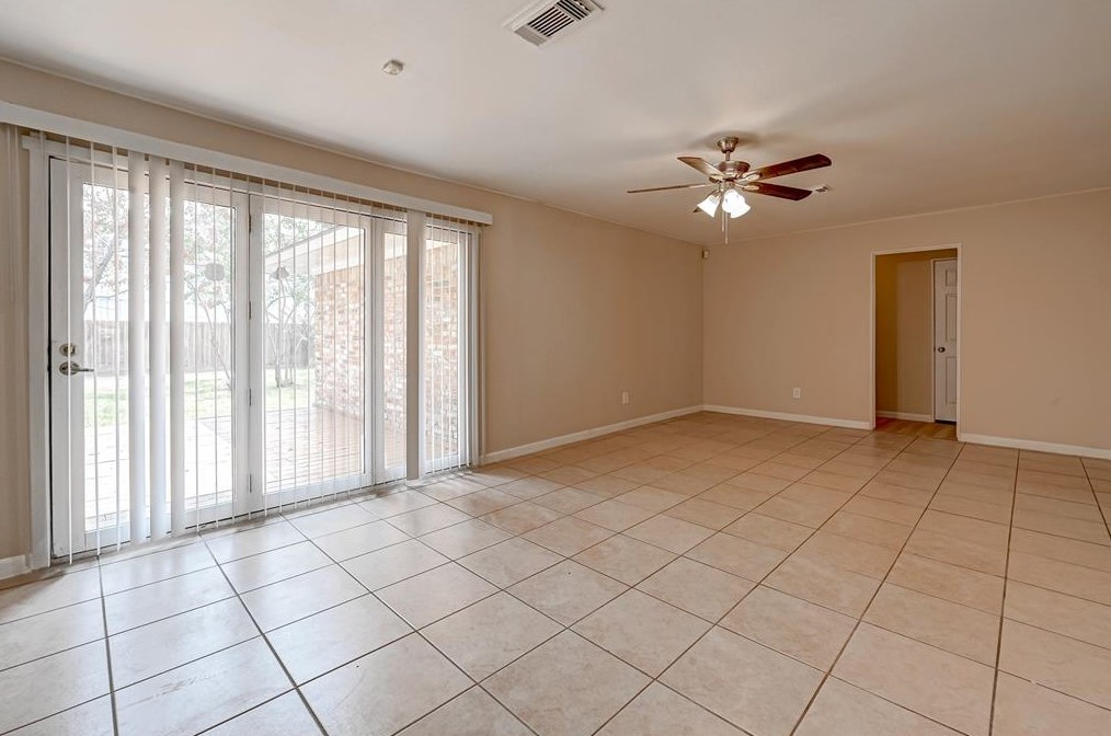 1506 Maux Dr, Houston TX 77043-3318 exterior