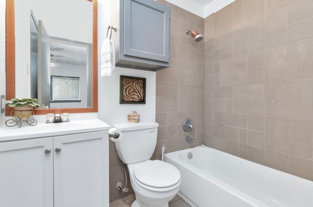 9135 Golden Sunshine Dr, Houston TX  77064-4118 exterior