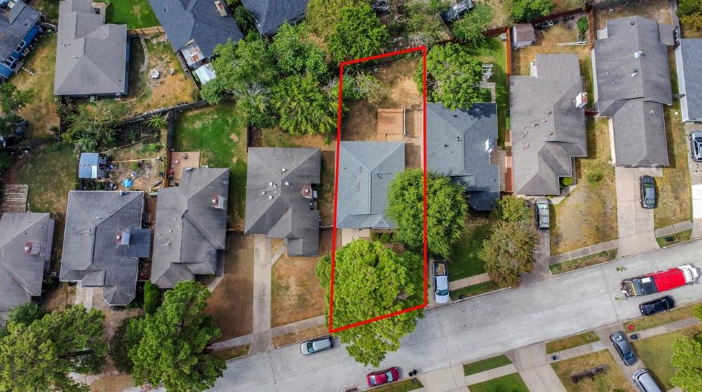 9135 Golden Sunshine Dr, Houston TX  77064-4523 exterior