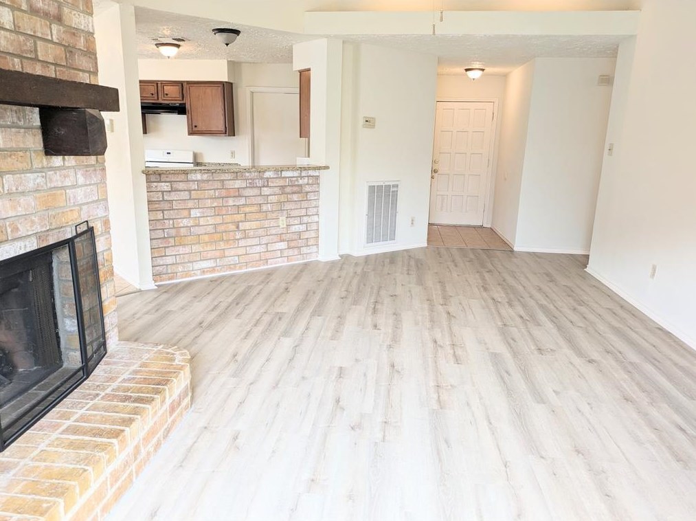 402 Capehill Dr, Houston TX  77598-2618 exterior