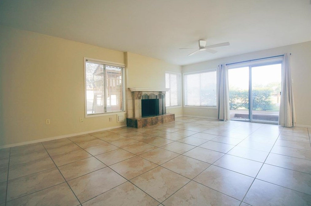 2011 Braesmeadow Ln, Sugar Land TX  77479-2250 exterior