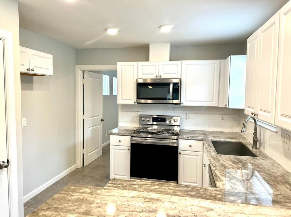 1402 Murrayhill Dr, Houston TX  77043-4220 exterior