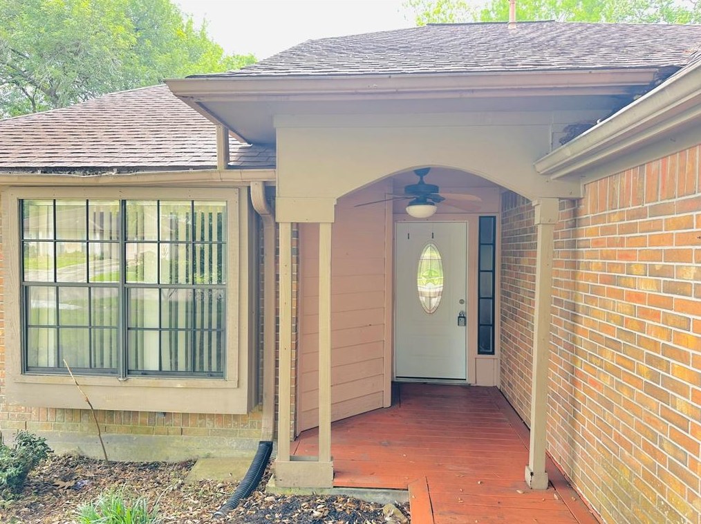 722 Silverpines Rd, Houston TX  77062-5612 exterior