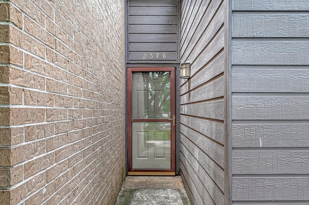 2376 Gemini St, Houston TX  77058-2037 exterior