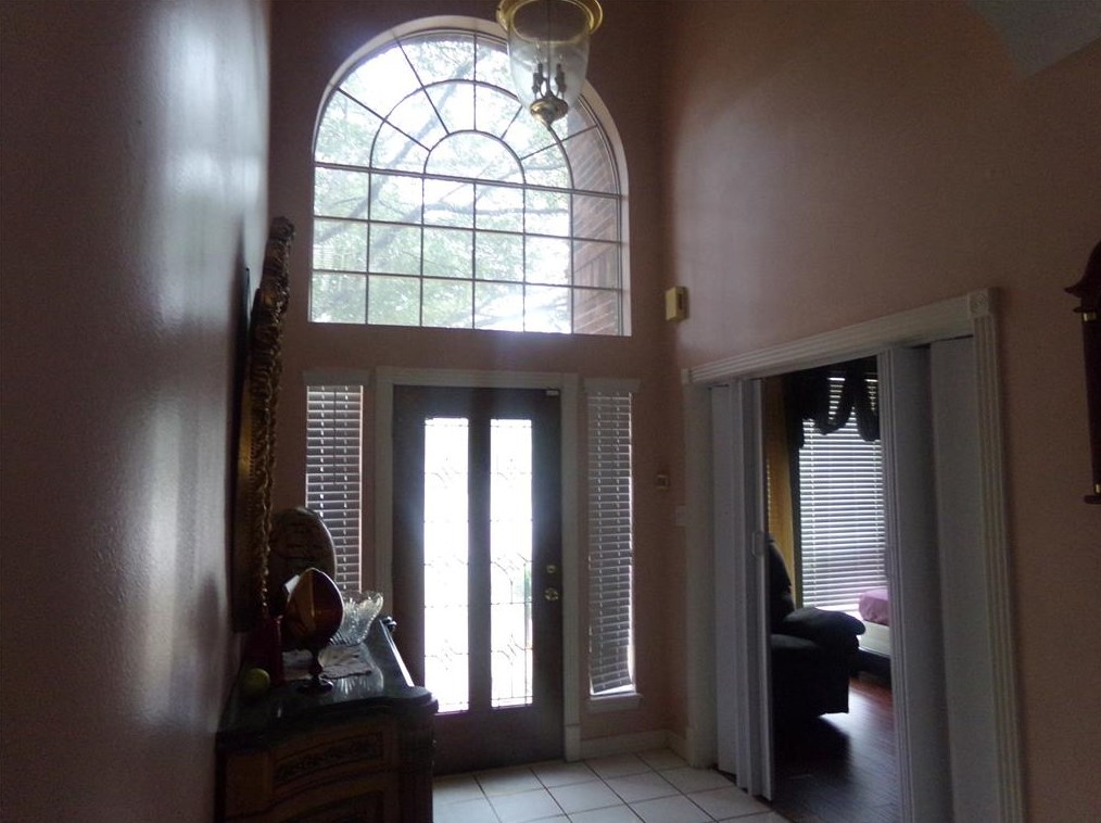 17535 Sandy Clf Dr, Houston TX  77090-2061 exterior