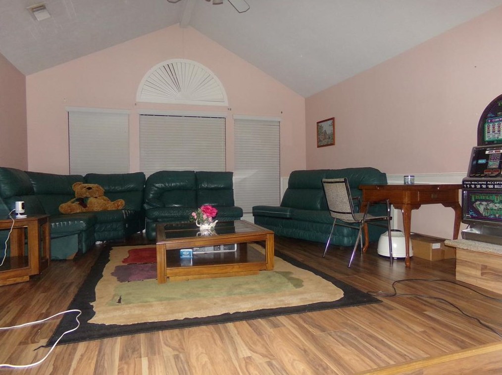 17535 Sandy Clf Dr, Houston TX  77090-2061 exterior