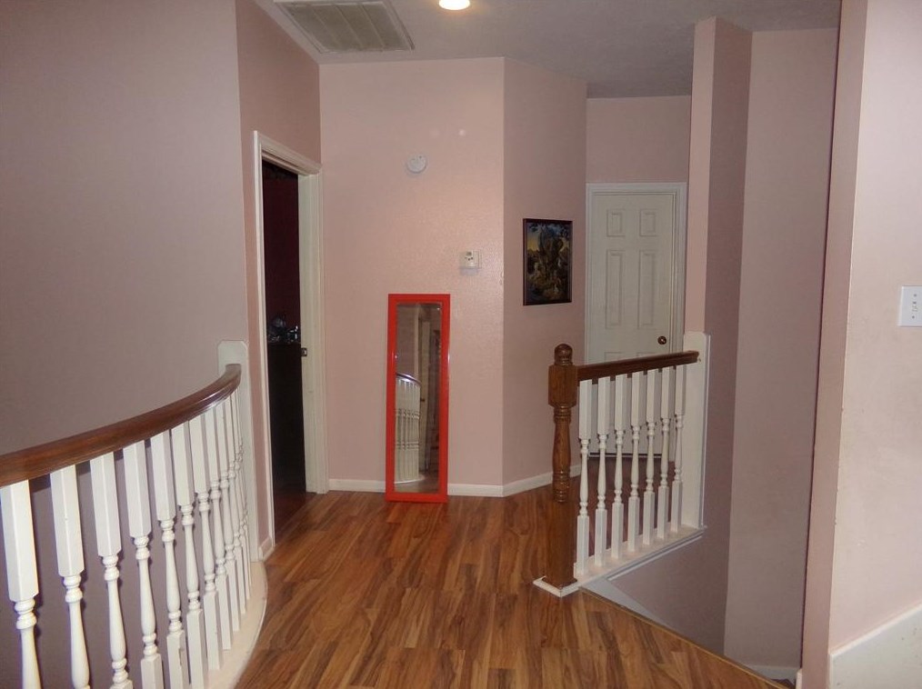 17535 Sandy Clf Dr, Houston TX  77090-2061 exterior