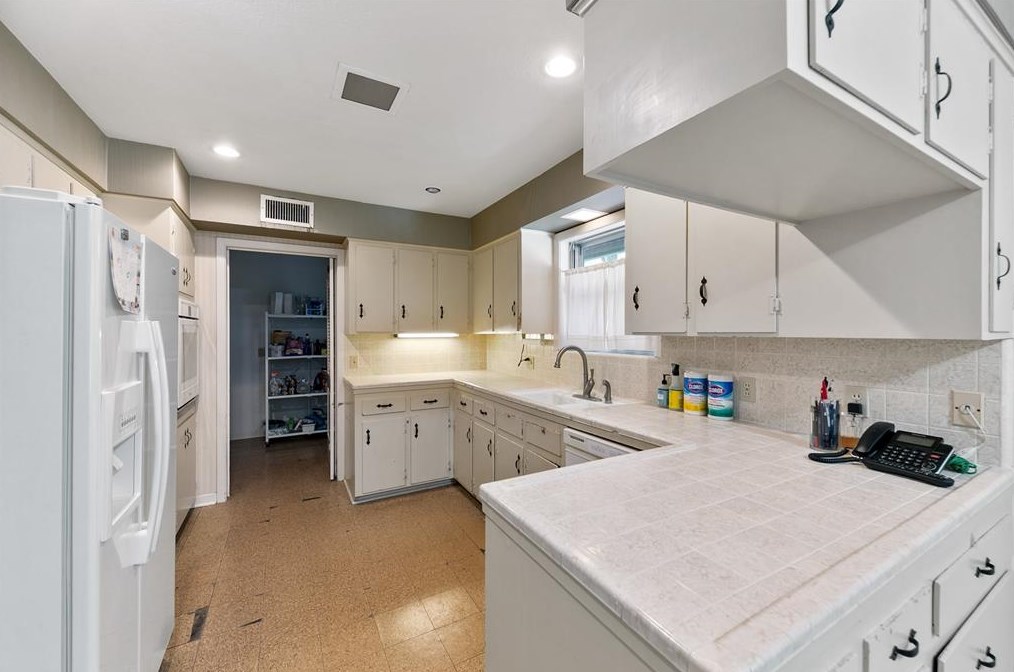 12810 Hansel Ln, Houston TX 77024-4718 exterior