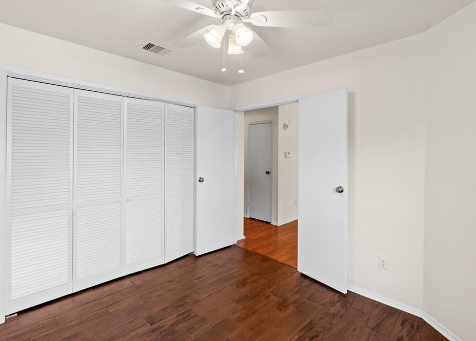 6415 Ludington Dr, Houston TX  77071-2616 exterior