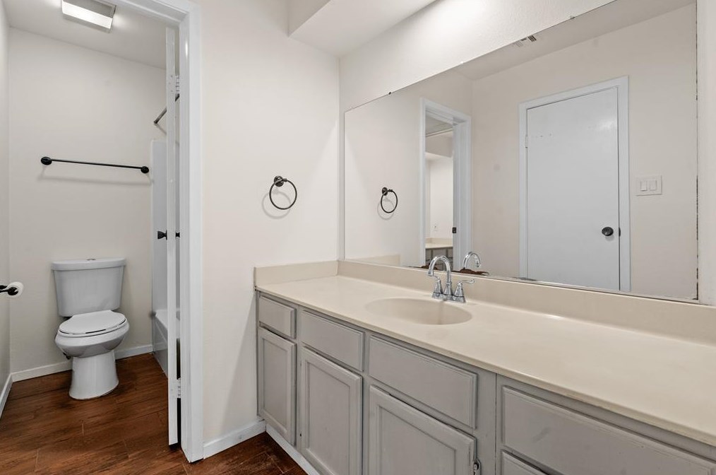 6415 Ludington Dr, Houston TX  77071-2616 exterior