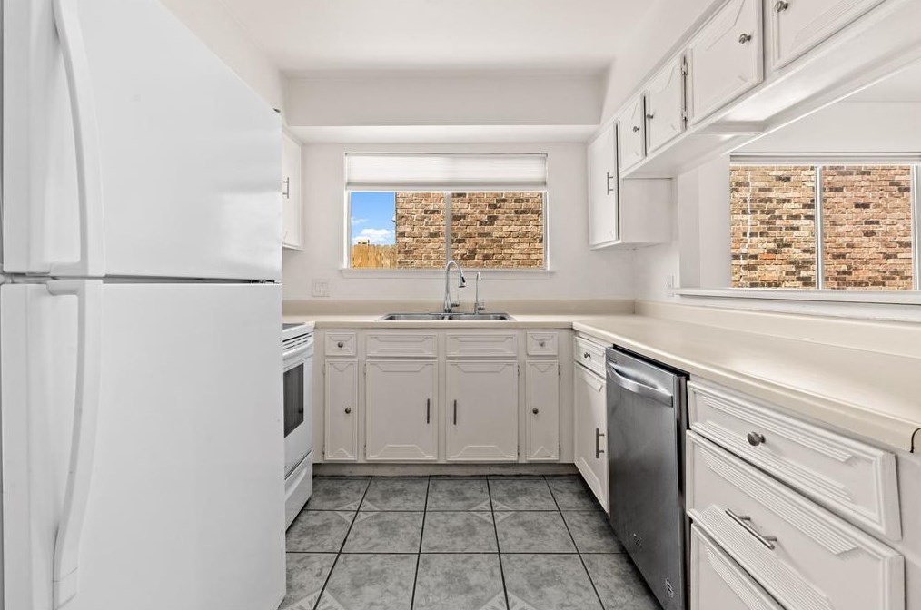 6415 Ludington Dr, Houston TX  77071-2616 exterior