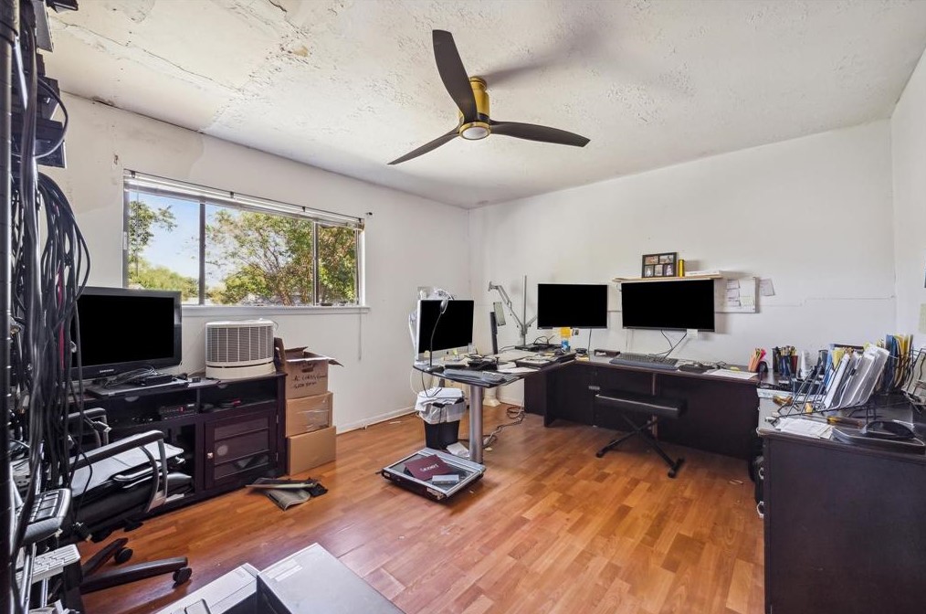 11406 Briar Frst Dr, Houston TX 77042-2323 exterior