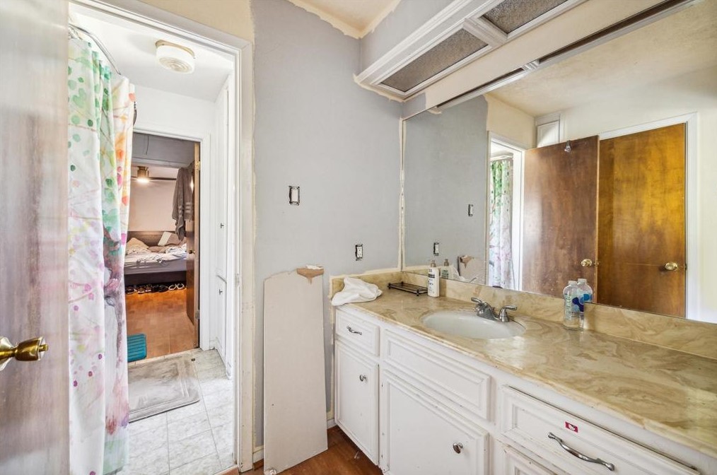 11406 Briar Frst Dr, Houston TX 77042-2323 exterior