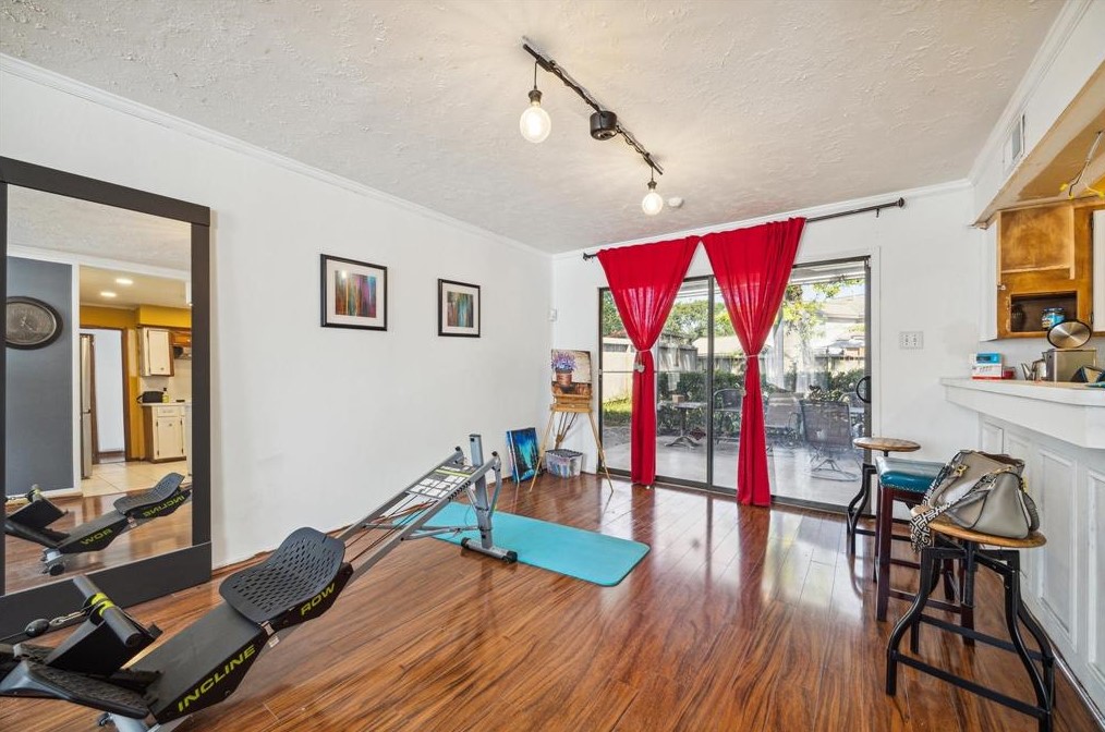 11406 Briar Frst Dr, Houston TX 77042-2323 exterior