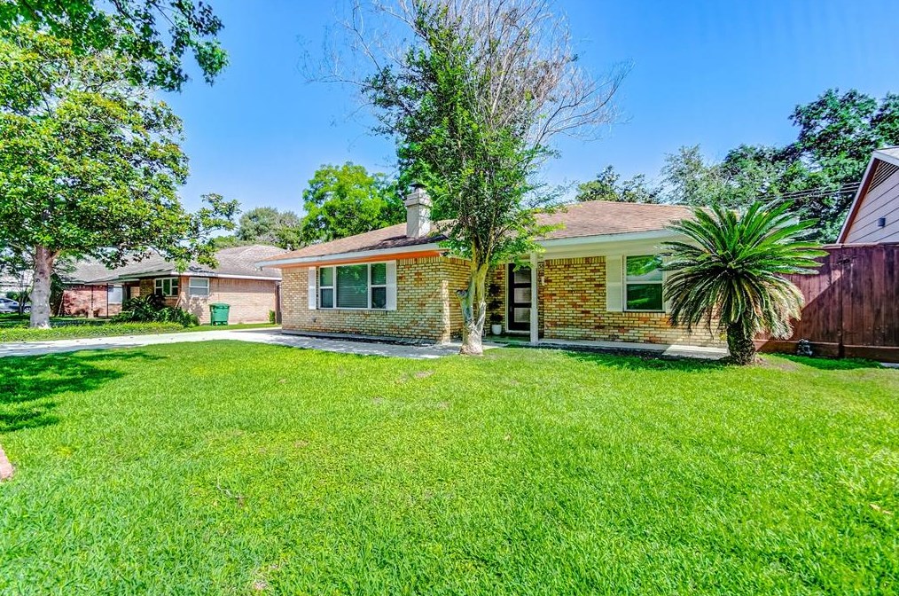 5818 Hornwood Dr, Houston TX  77081-4333 exterior