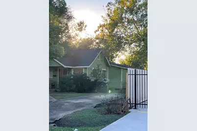 4305 Los Angeles Street, Houston, TX 77026 - Photo 9